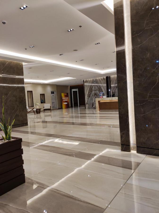 Schoenes Apartment Mit Pool-Nutzung Манила Екстериор снимка